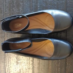 Clarks 8 1/2 ankle strap black wedge